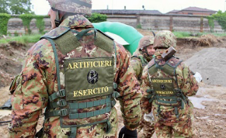 Rinvenute bombe in una cava, artificieri al lavoro